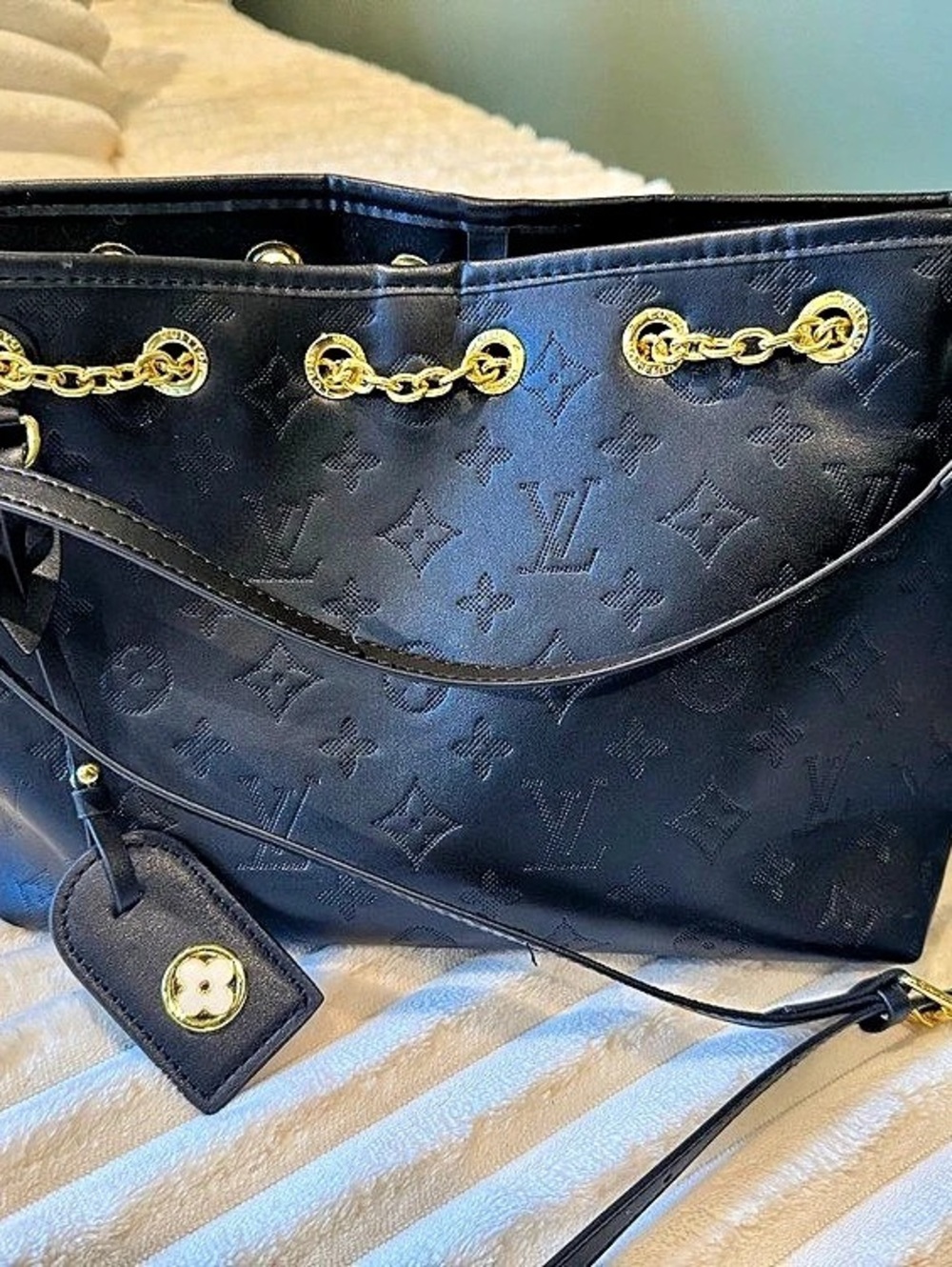 Black Hand Bag Like New